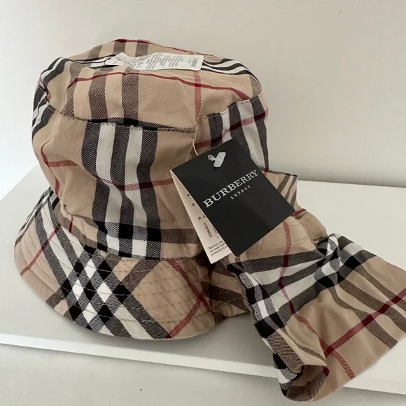 Burberry Reversible Bucket Hat Solid/Plaid SIZE L NWT - Picture 4 of 6